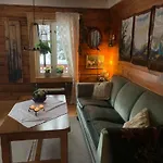 Дом отдыха 100 Years Old Norwegian Log House In Тромсё
