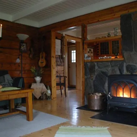 100 Years Old Norwegian Log House In Holiday home
