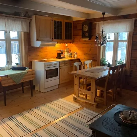 100 Years Old Norwegian Log House In Feriehus