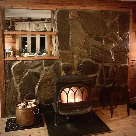 100 Years Old Norwegian Log House In Feriehus Tromsø