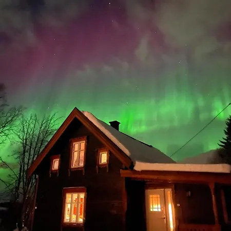 100 Years Old Norwegian Log House In Feriehus Tromsø