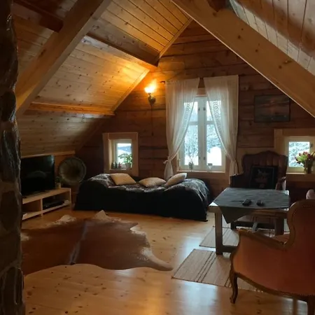 100 Years Old Norwegian Log House In Feriehus