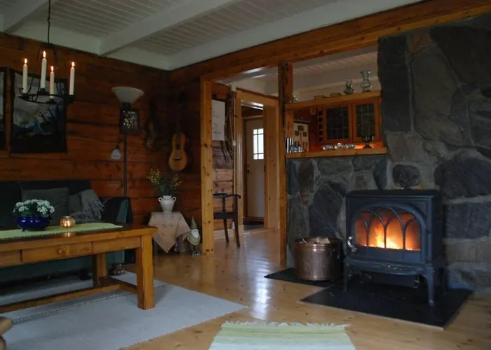 100 Years Old Norwegian Log House In Feriehus