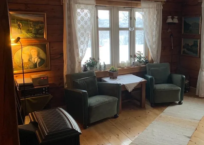 Feriehus 100 Years Old Norwegian Log House In Tromsø