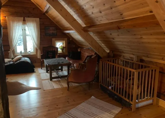 100 Years Old Norwegian Log House In Feriehus