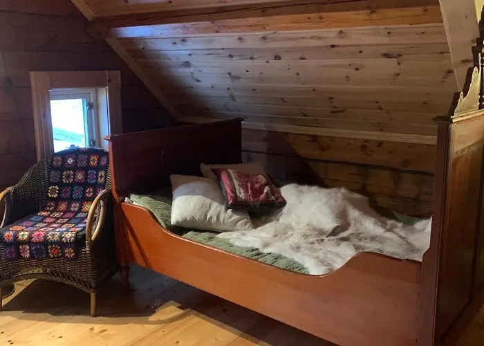 100 Years Old Norwegian Log House In Feriehus